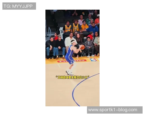 艾顿称赞詹姆斯传球能力只需出现在正确位置即可接到精准助攻 艾顿称赞詹姆斯传球能力只需出现在正确位置即可接到精准助攻